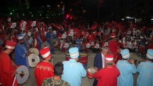 Turgutlu Demokrasi Nöbetinde Vatanına Sahip Çıktı