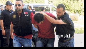 Polis,biri cezaevi firari diğeri hakkında 10 ayrı suçtan araması bulunan iki kişi yakalandı