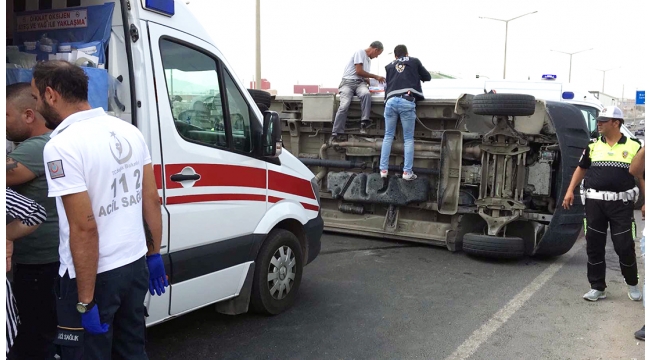 Hasta taşıyan ambulans kazada devrildi: 4 yaralı