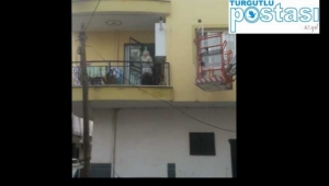 Evde mahsur kalan çocuğu itfaiye kurtardı (VİDEO)