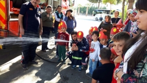 Küçük öğrencileri, itfaiye ziyaretinde hem eğlendi hem bilgilendİ