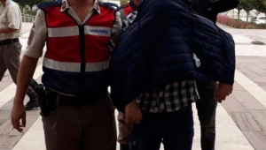 otomobildeki esrara 5 gözaltı