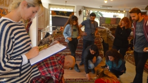 Üniversitesi öğrencileri  Özer Halıcılıkta