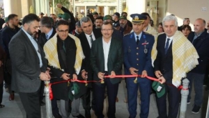 Akhisar'da 'zeytine minnet  yürüyüşü