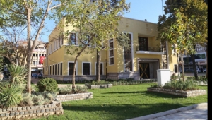 ​​​​​​Eski Belediye Binasının Peyzajı da Tamamlandı