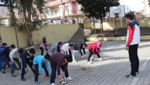 Öğretmenlik yolunda engel tanımadı