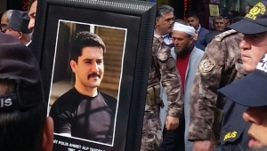 Şehit oğlunun cenaze namazını kıldırdı