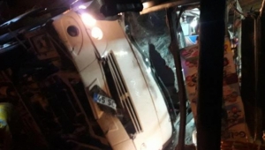 TIR, tarım işçilerini taşıyan minibüse çarptı: 1 ölü, 24 yaralı