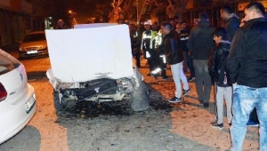 Turgutlu'da 2 otomobil kavşakta çarpıştı: 5 yaralı