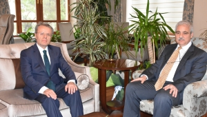 MANİSA İL SAĞLIK MÜDÜRÜ DR. NECİP YEMENİCİ VALİ GÜVENÇER’İ ZİYARET ETTİ