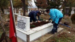 Şehitliklerde Özenli Çalışma