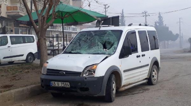 Yolun karşısına geçmek isterken canından oldu