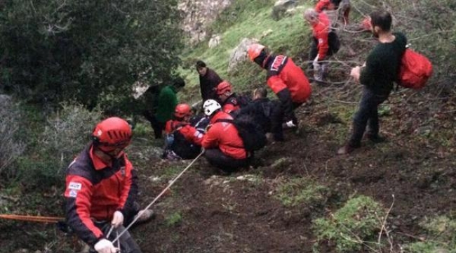 Dağ gezisinde ayakları kırılan üniversiteli genç 5 saat sonra kurtarıldı