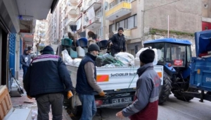 Evden 2 römork dolusu çöp çıktı