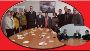 Kaymakam Turan’ a da Türk bayrağı ve Nutuk hediye edildi