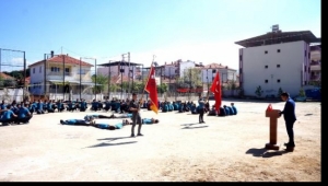 Liselilerden Mehmetçiğe destek