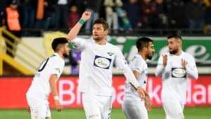 Teleset Mobilya Akhisarspor'u Seleznyov sırtlıyor