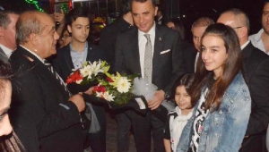 Akhisar Beşiktaşlılar Derneği'nin açılışını Fikret Orman yaptı 