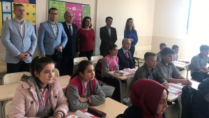 Kaymakam Turan, Türkiye’de ilk Arnavutça dersinin verildiği okulda