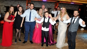 MİNİK OSWALD ANNEANNESİ VE DEDESİNİN İSTEĞİNİ YERİNE GETİRDİ   