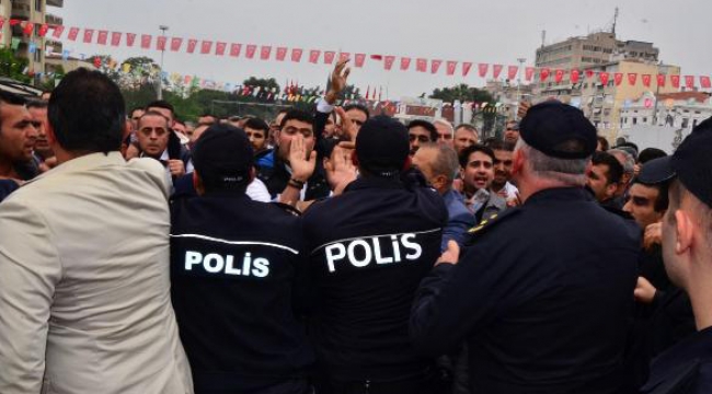Protestocu pazarcılarla polis arasında gerginlik