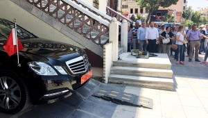 CHP'DEN VALİLİK ÖNÜNDE YAZAR KASALI EYLEM