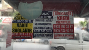 Duraklar Kaçak Afiş Panosuna Döndü