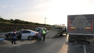 Otomobil kamyona çarptı: 1 ölü, 3 yaralı