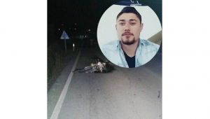 Otomobille çarpışan motosikletli öldü