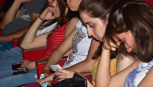 İnternet bağımlığı panelinde tablet ve telefonları ellerinden bırakmadılar