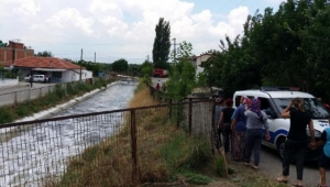 Koyun otlatırken sulama kanalına düşüp öldü