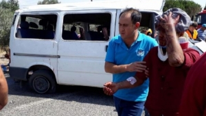 Minibüsle otomobil çarpıştı: 2 ölü, 8 yaralı
