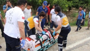 Motosikletle kamyonet çarpıştı: 2 ağır yaralı