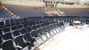 Bostanlı Suat Taşer Tiyatrosu yenilendi