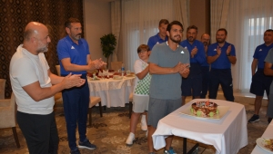 Manisa Büyükşehir Belediyespor’da Cihan’a Sürpriz Doğum Günü Kutlaması