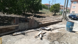 Yıkılan Mezarlık Duvarını Büyükşehir Onardı