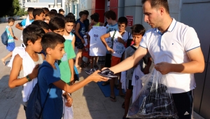 160 ÇOCUĞA MALZEME DAĞITIMI YAPILDI