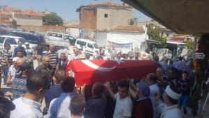 Manisa'nın Kırkağaç ilçesinin eski belediye başkanlarından Feyyaz Tanrıyar (89) son yolculuğuna uğurlandı. 