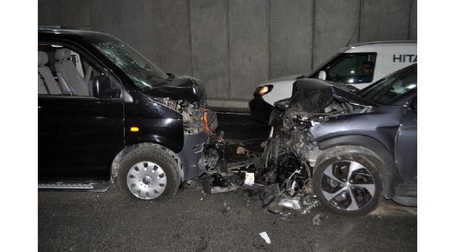 Minibüsle cip çarpıştı: 2 yaralı