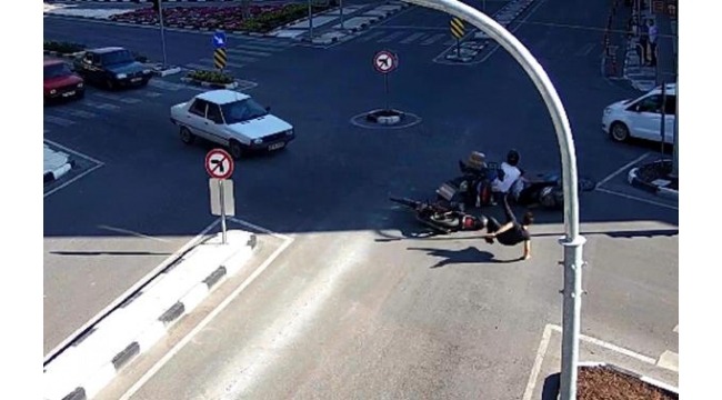 Trafik kazaları mobese kameralarına takıldı
