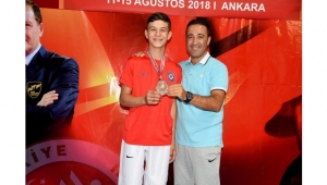 Turgutlulu tekvandocudan bronz madalya