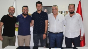 Akhisarspor’da Cihat Arslan imzayı attı