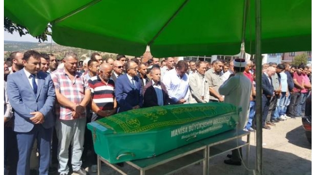 Kale direğinin devrilmesi ile ölen minik futbolcu toprağa verildi