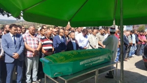 Kale direğinin devrilmesi ile ölen minik futbolcu toprağa verildi