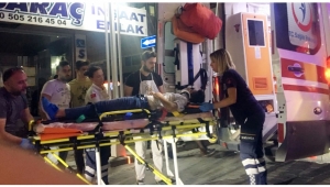 Kavşakta otomobil ile motosiklet çarpıştı: 2 yaralı