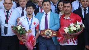 Kerem Kamal'a Öztürk'ten kutlama