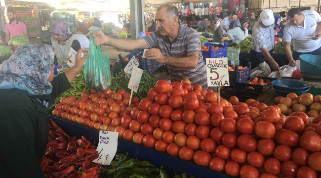 Pazar yerinde, ürünlerin fiyatları cep yaktı