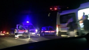 Akhisar'da minibüs ile yolcu otobüsü çarpıştı: 1'i ağır, 24 yaralı