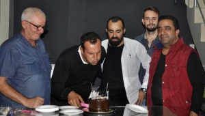 Gamalı Köftecisi Şevki Atman’a doğum günü sürprizi