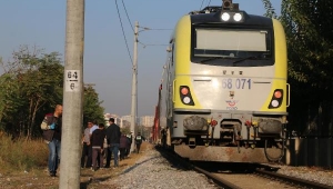 Hemzemin geçitte tren çarpan 4 çocuk annesi öldü